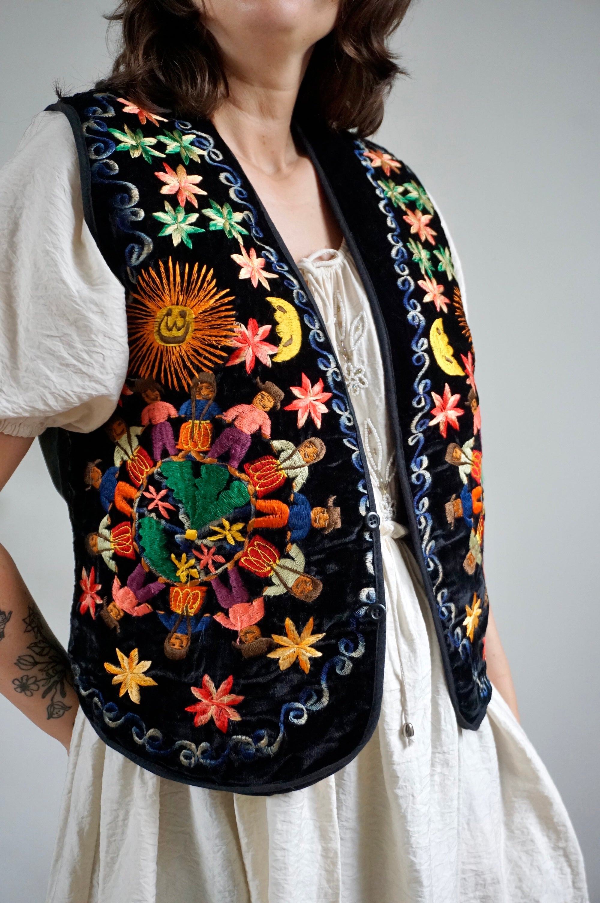 【1970s】Vintage Velvet Gilet ジレ 超希少 イギリス製 World Peace - Vintage Embroidered Gilet/Waistcoat - Velvet - M